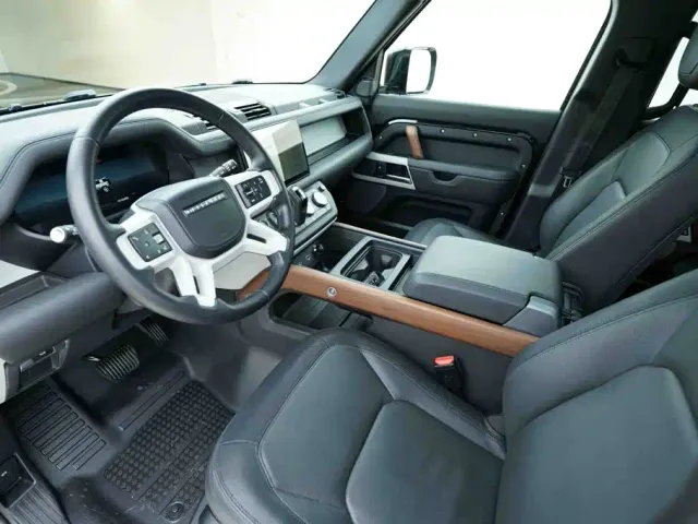 Land Rover Defender — Фото автомобиля 10