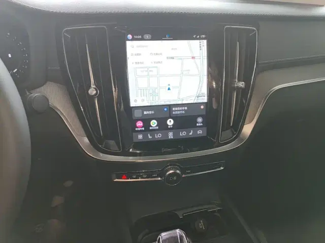 Volvo S60 — Фото автомобиля 12