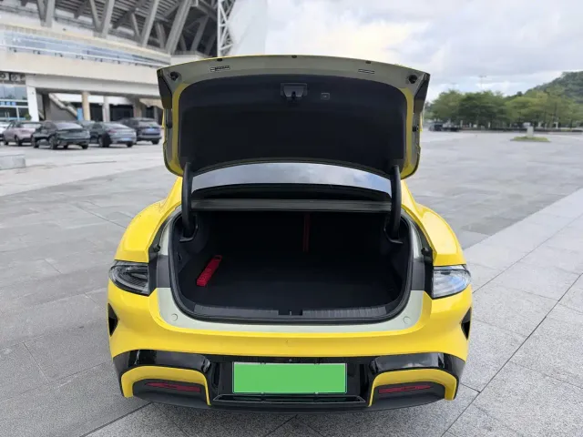 Xiaomi SU7 — Фото автомобиля 11