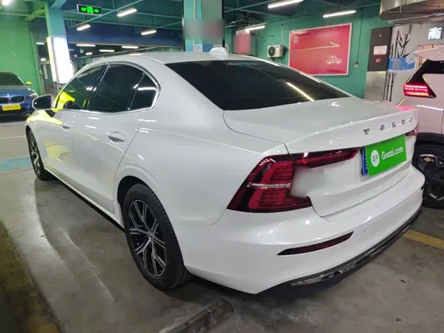 Volvo S60 — Фото автомобиля 4