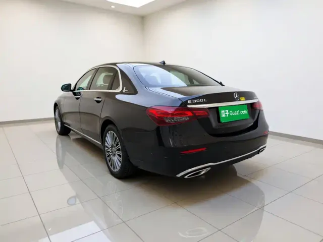 Mercedes-Benz E-Class — Фото автомобиля 24