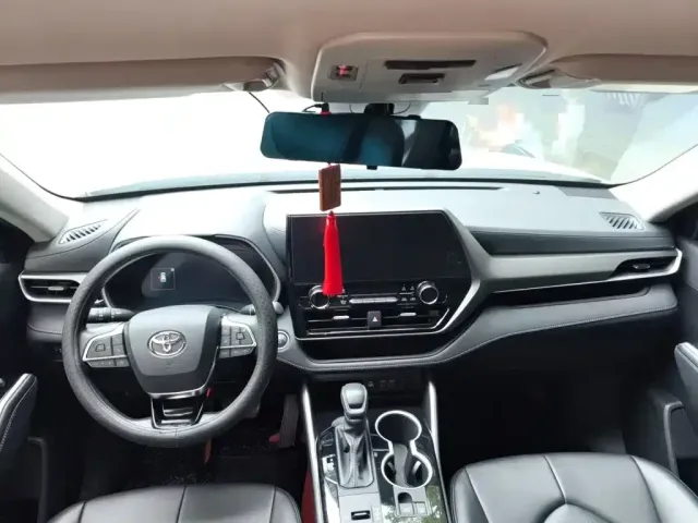 Toyota Highlander — Фото автомобиля 12