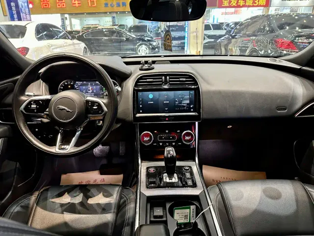 Jaguar XEL — Фото автомобиля 10