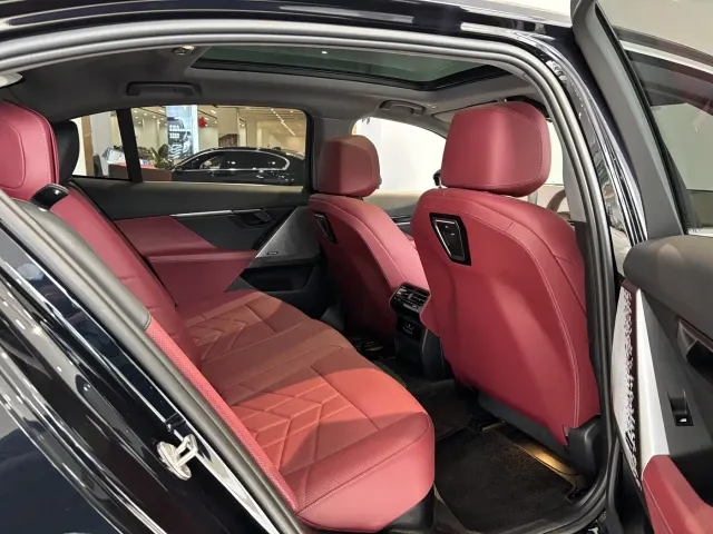 BMW 5 Series — Фото автомобиля 17