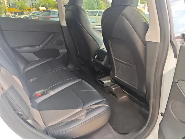 Tesla Model Y — Фото автомобиля 21