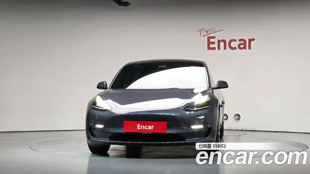 Tesla Model 3 — Фото автомобиля 3