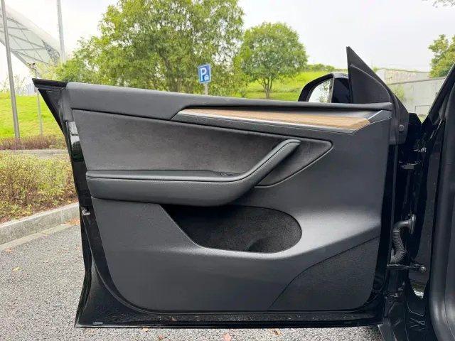 Tesla Model Y — Фото автомобиля 4