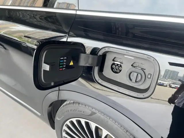 AITO Wenjie AITO M9 2024 Extended Range Ultra 42kWh 6-Seater — Фото автомобиля 8
