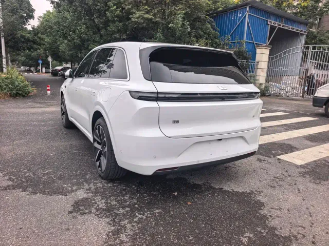 Li Auto L6 — Фото автомобиля 16