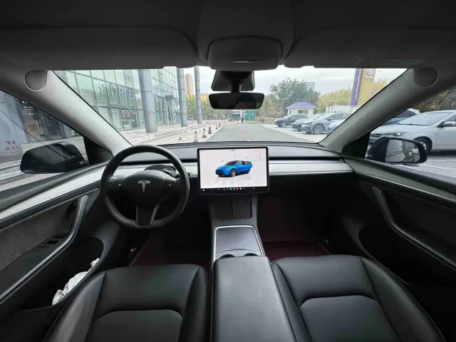 Tesla Model Y — Фото автомобиля 8