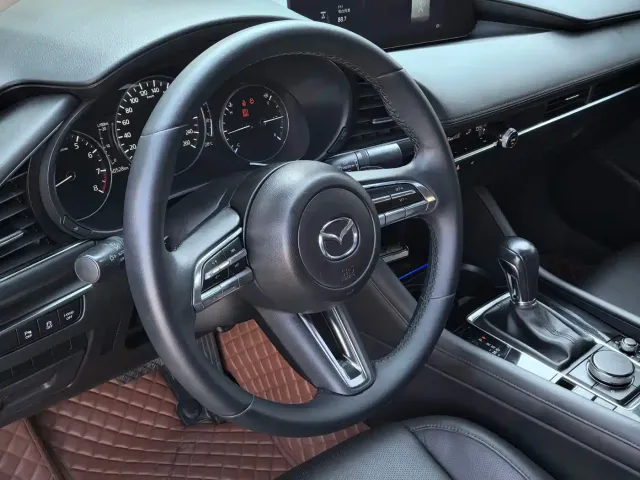 Mazda Axela — Фото автомобиля 15