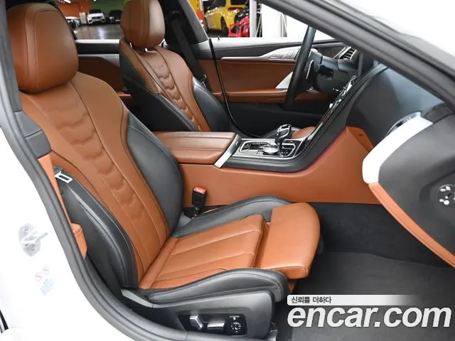 BMW 8 Series G15 — Фото автомобиля 10