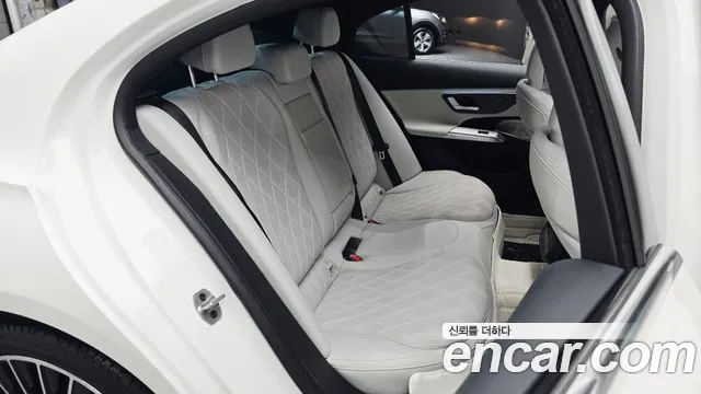 Mercedes-Benz E-Class — Фото автомобиля 10