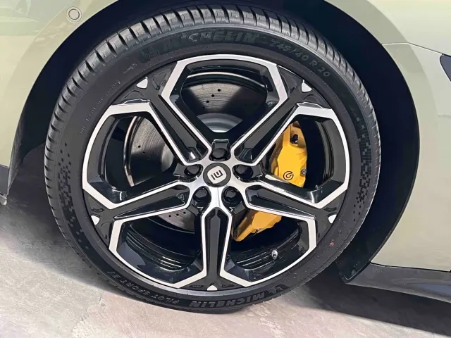 Xiaomi SU7 — Фото автомобиля 22