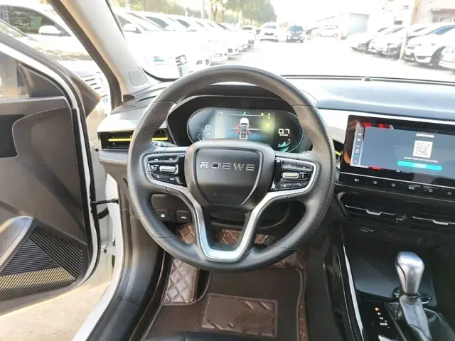 Roewe i5 — Фото автомобиля 10