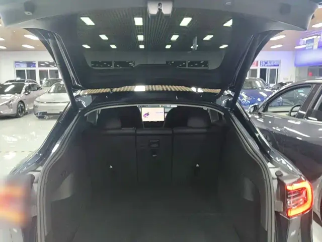 Tesla Model Y — Фото автомобиля 18
