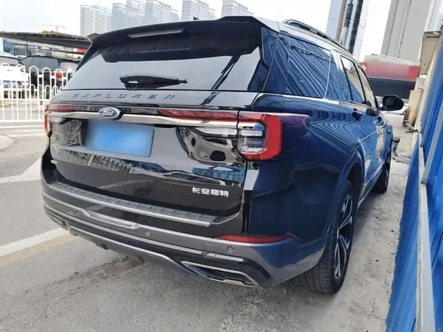 Ford Explorer — Фото автомобиля 6