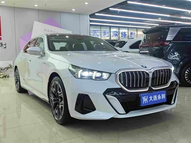 BMW 5 Series — Фото автомобиля 3