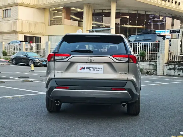 Toyota RAV4 — Фото автомобиля 19