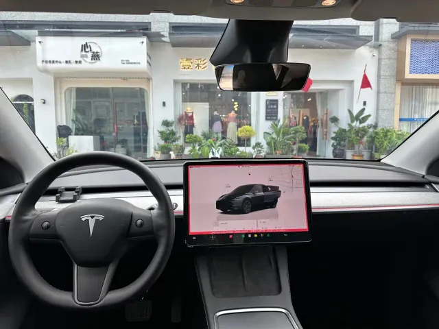 Tesla Model Y — Фото автомобиля 6