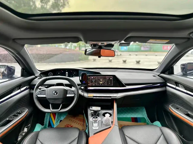 Changan Changan UNI-V 2022 1.5T Premium Model — Фото автомобиля 8