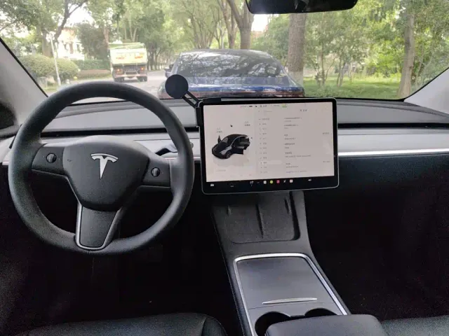 Tesla Model Y — Фото автомобиля 5