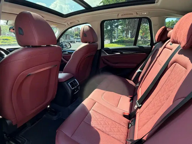 BMW iX3 — Фото автомобиля 7