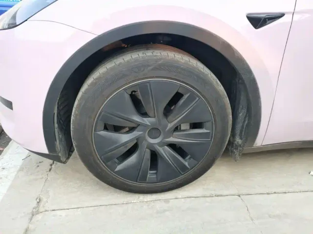 Tesla Model Y — Фото автомобиля 22