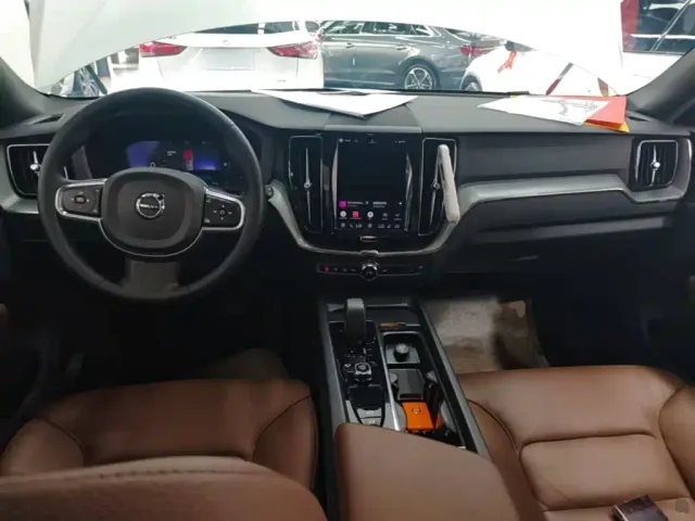Volvo XC60 — Фото автомобиля 9