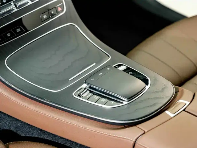 Mercedes-Benz E-Class — Фото автомобиля 11