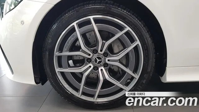 Mercedes-Benz E-Class — Фото автомобиля 5