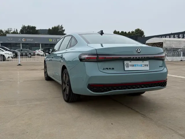 Volkswagen Passat — Фото автомобиля 7