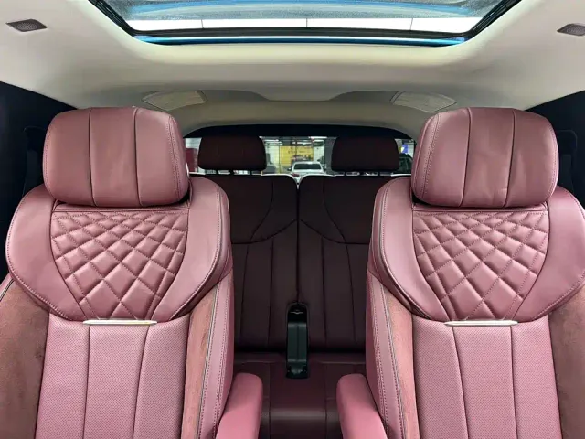 Hongqi E-HS9 — Фото автомобиля 30