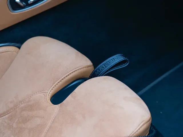 Aston Martin DB12 — Фото автомобиля 24