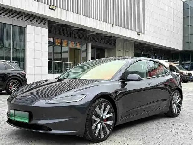 Фотография автомобиля — Tesla Model 3