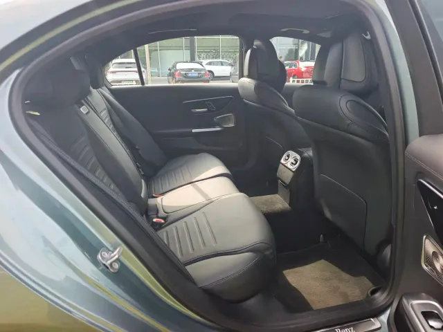 Mercedes-Benz C-Class — Фото автомобиля 20