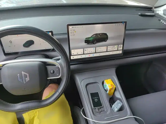 Leapmotor C10 — Фото автомобиля 9