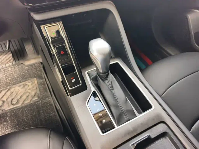 Roewe i5 — Фото автомобиля 13