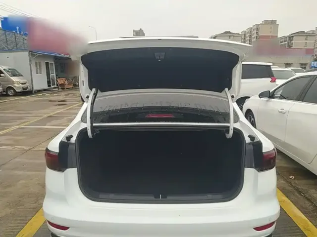 Geely Emgrand — Фото автомобиля 18