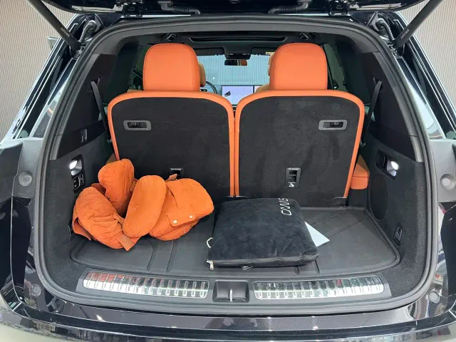 Li Auto L8 — Фото автомобиля 19