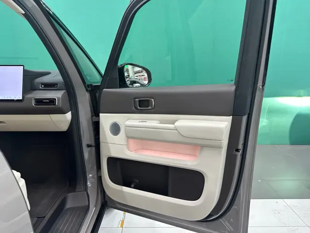 Li Auto MEGA — Фото автомобиля 16