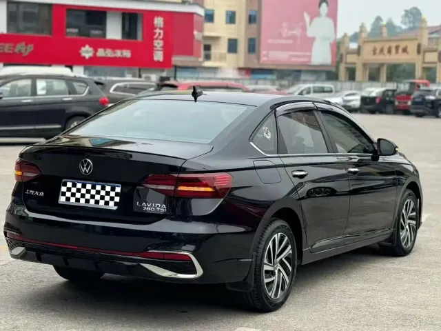 Volkswagen Lavida — Фото автомобиля 9