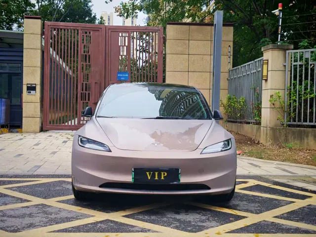 Tesla Model 3 — Фото автомобиля 2