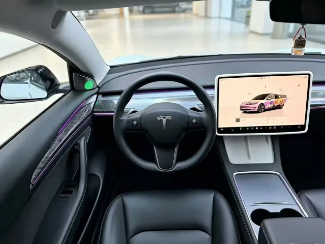 Tesla Model 3 — Фото автомобиля 3
