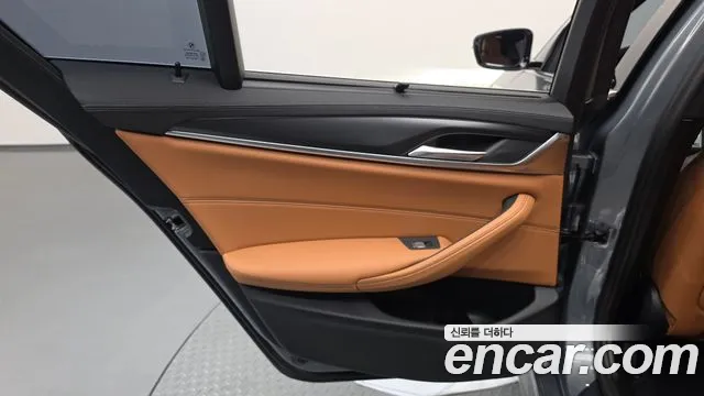 BMW 5 Series G30 — Фото автомобиля 14
