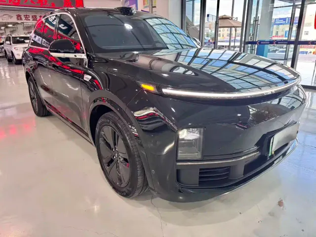 Li Auto L8 — Фото автомобиля 3