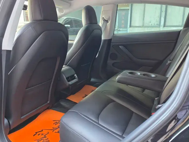 Tesla Model 3 — Фото автомобиля 6