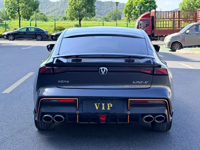 Changan UNI-V — Фото автомобиля 5