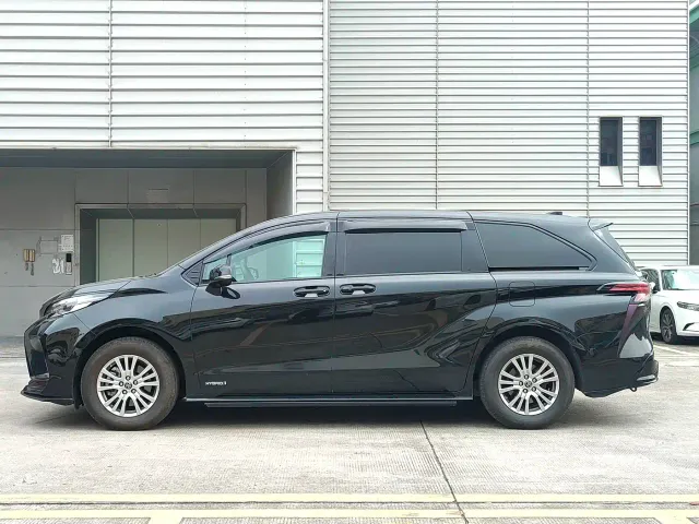 Toyota Sienna — Фото автомобиля 4