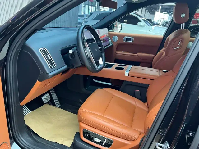 Li Auto L8 — Фото автомобиля 12